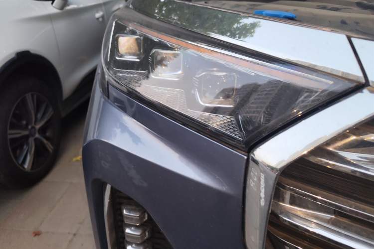 Used JETOUR X90 2022 Zilong 2.0T DCT Changsheng Edition 7-Seater Right Front Headlight