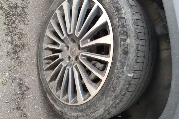 Used JETOUR X90 2022 Zilong 2.0T DCT Wushen Edition 7-Seater Right Front Wheel Hub
