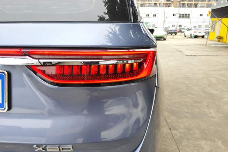 Used JETOUR X90 2022 Zilong 2.0T DCT Changsheng Edition 7-Seater Right Rear Taillight