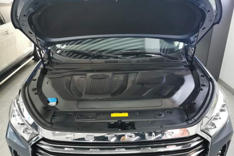Used JETOUR X90 2022 Zilong 2.0T DCT Wushen Edition 7-Seater Engine Bay