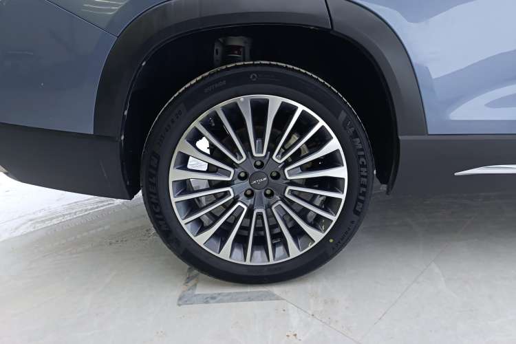 Used JETOUR X90 2022 Zilong 2.0T DCT Changsheng Edition 6-Seater Right Front Wheel Hub