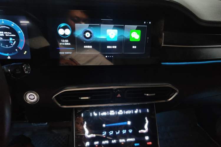 Used JETOUR X90 2022 Zilong 2.0T DCT Changsheng Edition 5-seater Audio And AC Panel
