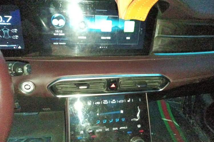 Used JETOUR X90 2022 Zilong 2.0T DCT Changsheng Edition 5-seater Audio And AC Panel