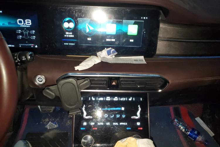 Used JETOUR X90 2022 Zilong 2.0T DCT Changsheng Edition 7-Seater Audio And AC Panel