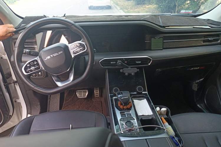 Used JETOUR X90 2022 Zilong 2.0T DCT Changsheng Edition 5-seater Center Console