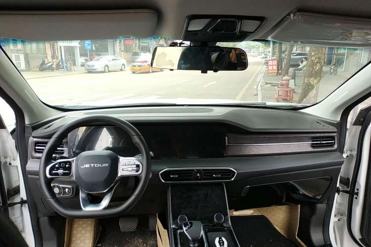 Used JETOUR X90 2022 Zilong 2.0T DCT Tiger威 Edition 7 Seats Center Console