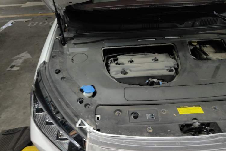 Used JETOUR X90 2022 Zilong 2.0T DCT Changsheng Edition 5-seater Engine Bay Right