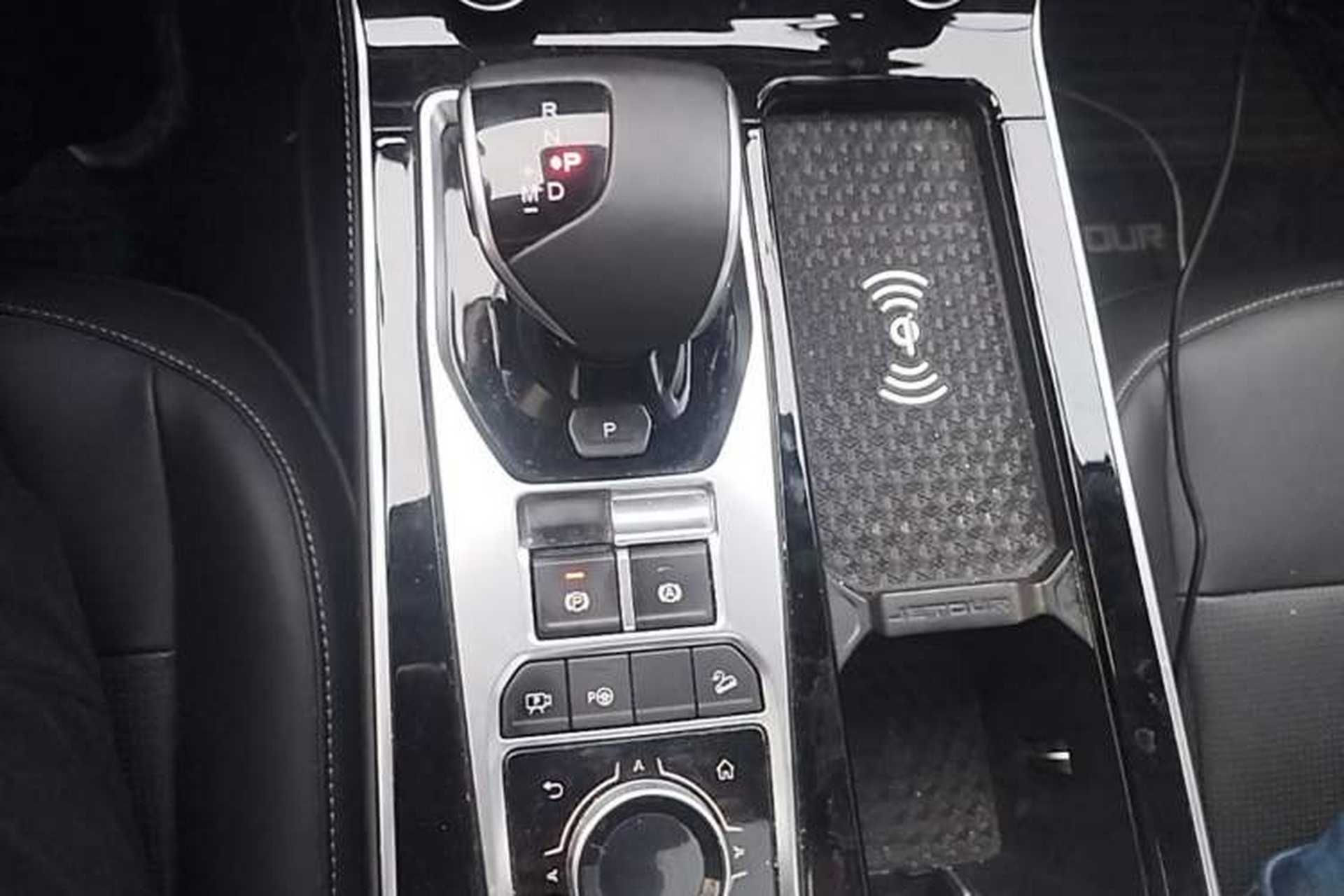 Used JETOUR X90 2022 Zilong 2.0T DCT Wushen Edition 7-Seater Gear Lever