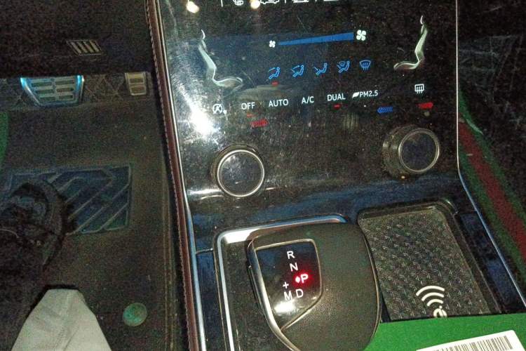 Used JETOUR X90 2022 Zilong 2.0T DCT Changsheng Edition 5-seater Gear Lever
