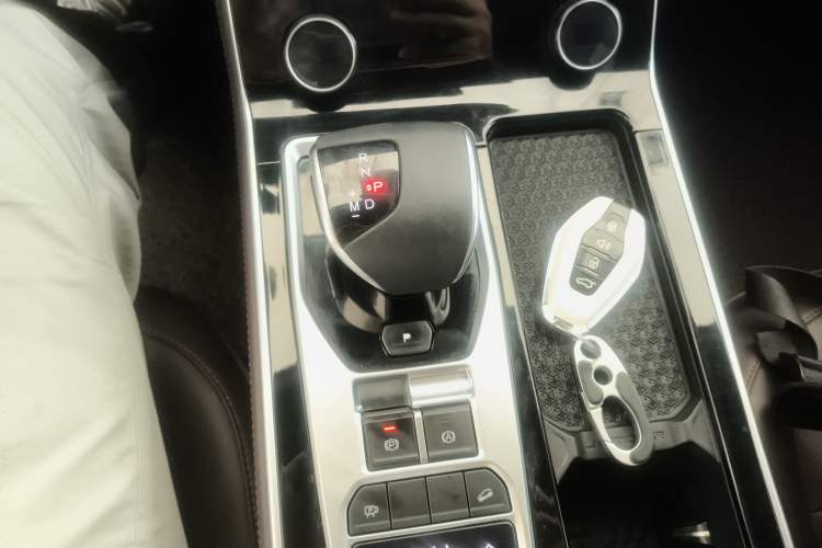 Used JETOUR X90 2022 Zilong 2.0T DCT Changsheng Edition 5-seater Gear Lever