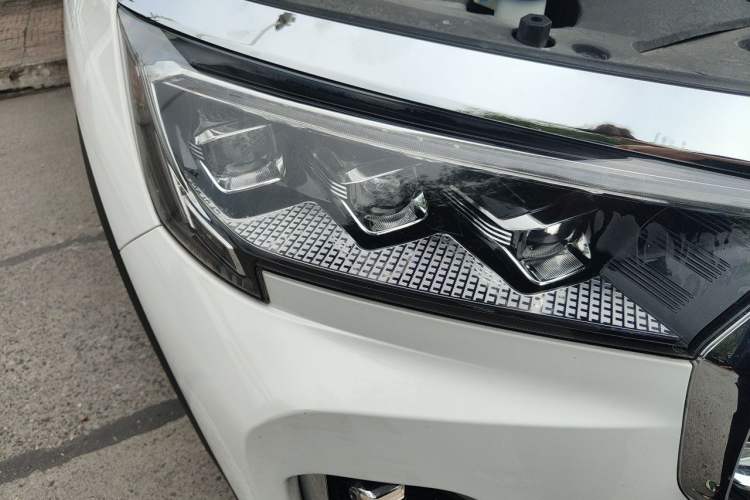 Used JETOUR X90 2022 Zilong 2.0T DCT Changsheng Edition 7-Seater Right Front Headlight