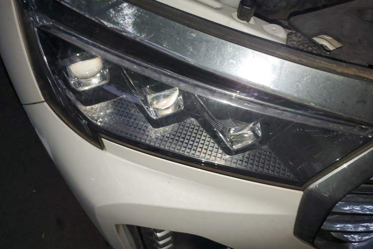Used JETOUR X90 2022 Zilong 2.0T DCT Changsheng Edition 7-Seater Right Front Headlight