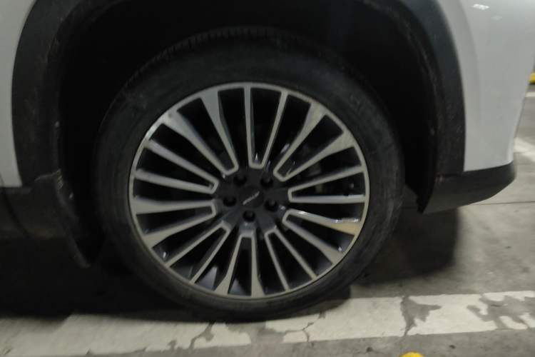 Used JETOUR X90 2022 Zilong 2.0T DCT Changsheng Edition 5-seater Right Front Wheel Hub