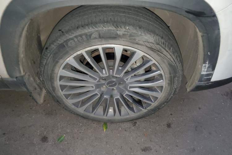 Used JETOUR X90 2022 Zilong 2.0T DCT Changsheng Edition 7-Seater Right Front Wheel Hub