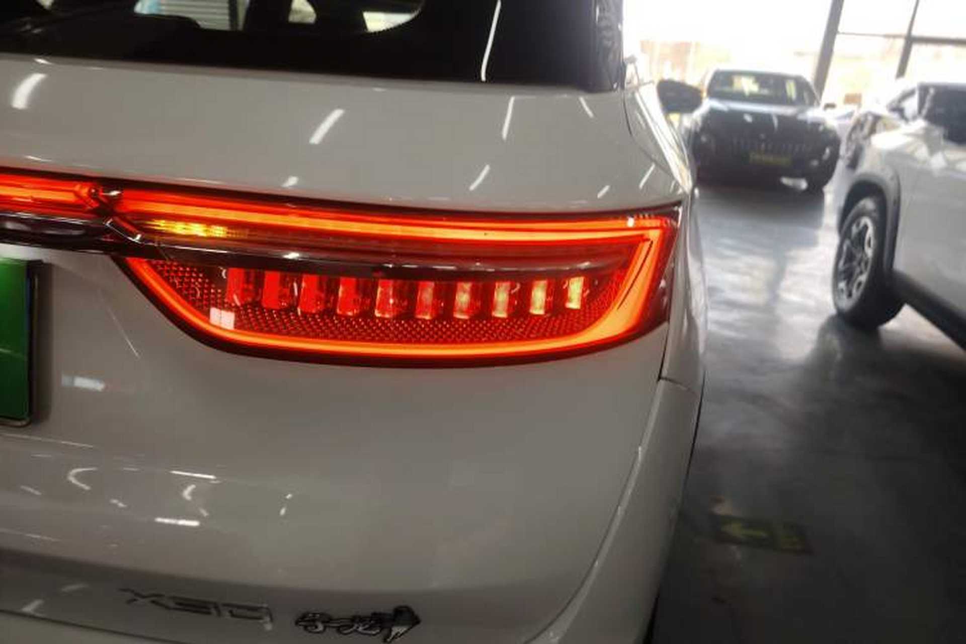 Used JETOUR X90 2022 Zilong 2.0T DCT Changsheng Edition 7-Seater Right Rear Taillight