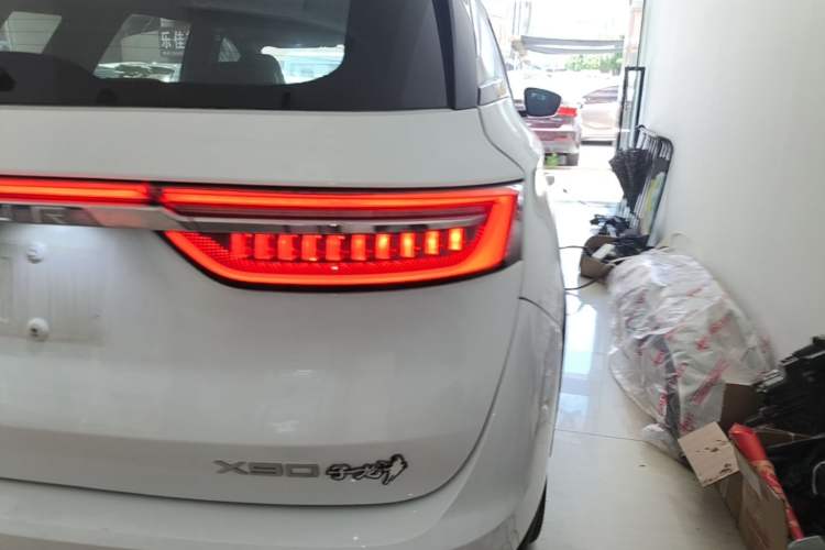 Used JETOUR X90 2022 Zilong 2.0T DCT Changsheng Edition 5-seater Right Rear Taillight