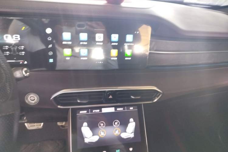 Used JETOUR X90 2023 Zilong 2.0T DCT Changsheng Edition 7-Seater Audio And AC Panel