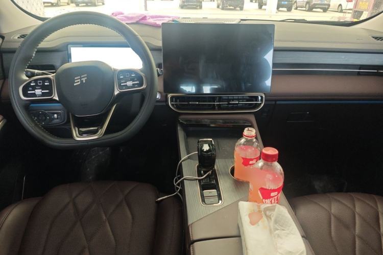 Used JETOUR X90 2023 Zilong 2.0T DCT Changsheng Edition 7-Seater Center Console