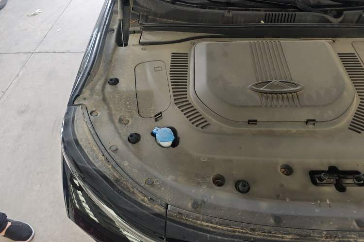 Used JETOUR X90 2023 Zilong 2.0T DCT Changsheng Edition 7-Seater Engine Bay Right