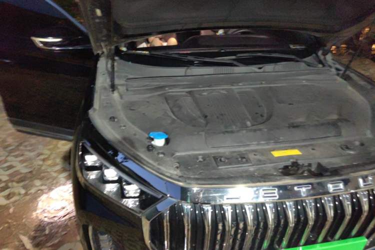 Used JETOUR X90 2023 Zilong 2.0T DCT Changsheng Edition 7-Seater Engine Bay Right