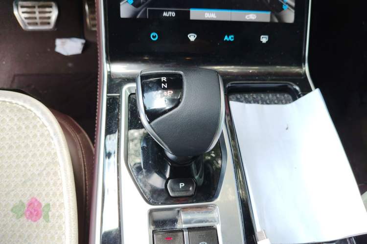 Used JETOUR X90 2023 Zilong 2.0T DCT Changsheng Edition 7-Seater Gear Lever