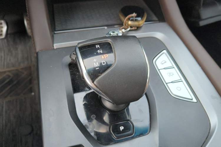 Used JETOUR X90 2023 Zilong 2.0T DCT Wushen Edition 7-Seater Gear Lever