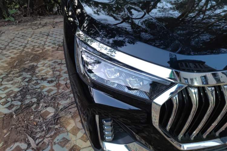 Used JETOUR X90 2023 Zilong 2.0T DCT Changsheng Edition 7-Seater Right Front Headlight