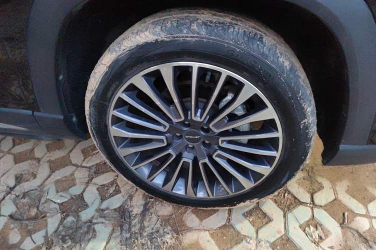 Used JETOUR X90 2023 Zilong 2.0T DCT Changsheng Edition 7-Seater Right Front Wheel Hub