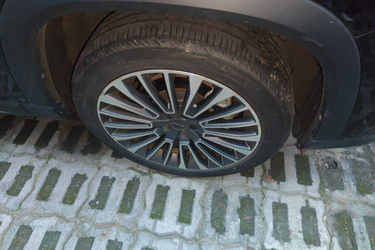 Used JETOUR X90 2023 Zilong 2.0T DCT Changsheng Edition 5-seater Right Front Wheel Hub