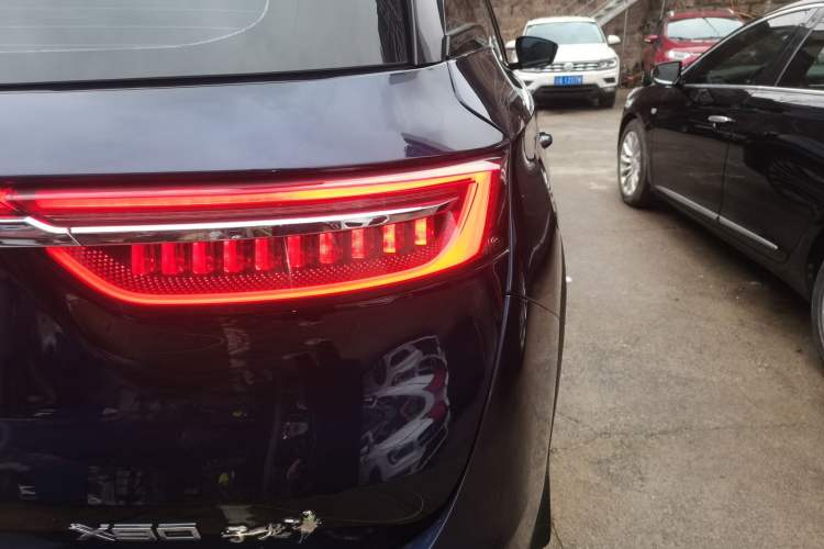 Used JETOUR X90 2023 Zilong 2.0T DCT Changsheng Edition 5-seater Right Rear Taillight