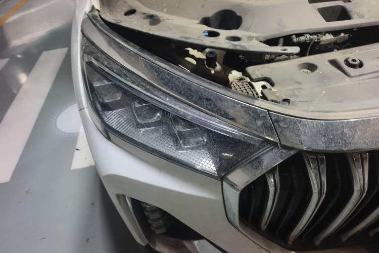 Used JETOUR X90 2023 Zilong 2.0T DCT Wushen Edition 5 Seats Right Front Headlight
