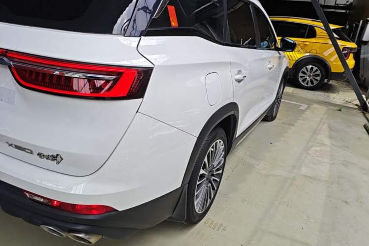 Used JETOUR X90 2023 Zilong 2.0T DCT Changsheng Edition 7-Seater Right Rear Taillight