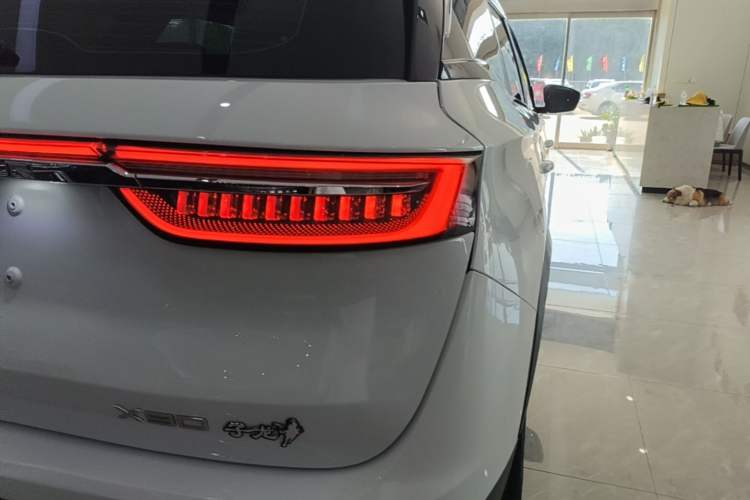 Used JETOUR X90 2023 Zilong 2.0T DCT Changsheng Edition 5-seater Right Rear Taillight