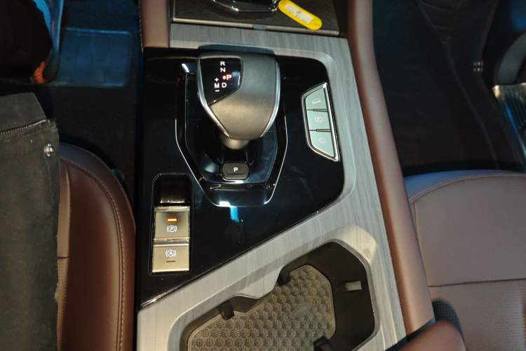Used JETOUR X90 2024 1.6T DCT Qilin Edition 7-Seater Gear Lever