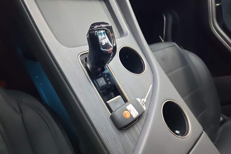 Used JETOUR X90 2024 1.6T DCT Qilin Edition 7-Seater Gear Lever