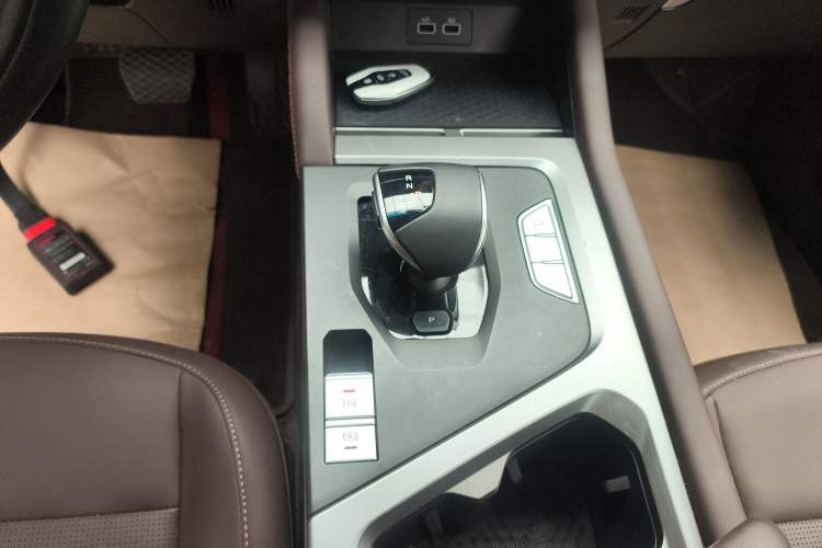 Used JETOUR X90 2024 1.6T DCT Qilin Edition 7-Seater Gear Lever