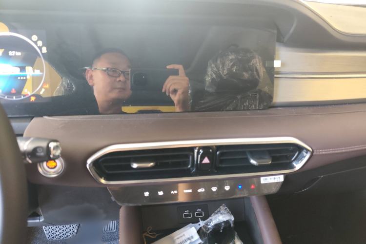 Used JETOUR X90 2024 1.6T DCT Qilin Edition 7-Seater Interior 3