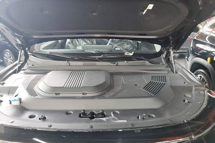 Used JETOUR X90 C-DM 2025 Elite Edition 7-Seater Engine Bay