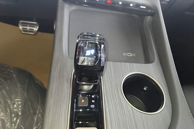 Used JETOUR X90 C-DM 2025 Elite Edition 7-Seater Gear Lever