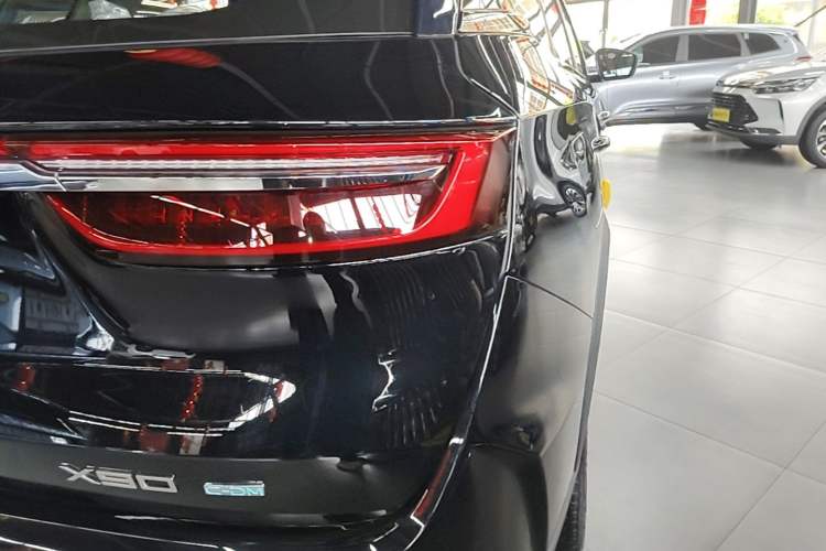 Used JETOUR X90 C-DM 2025 Elite Edition 7-Seater Right Rear Taillight