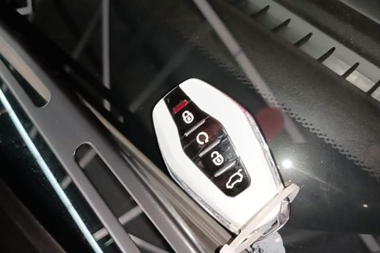 Used JETOUR X90 C-DM 2025 Elite Edition 7-Seater Vehicle Key