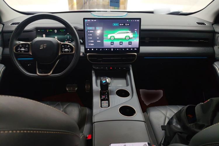 Used JETOUR X90 C-DM 2025 Luxury Edition 7-Seater Center Console