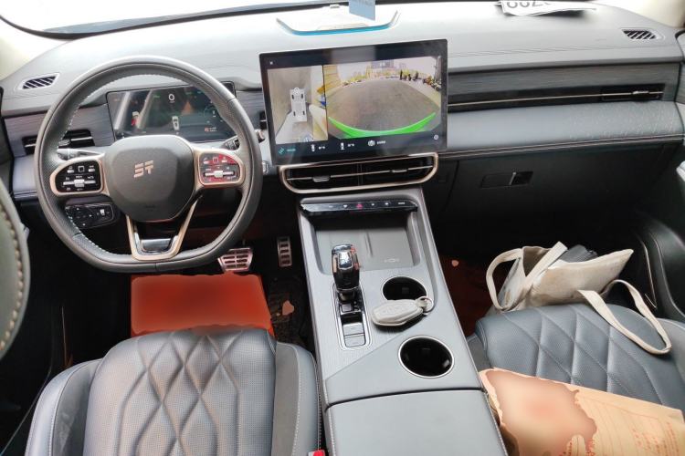 Used JETOUR X90 C-DM 2025 Luxury Edition 7-Seater Center Console