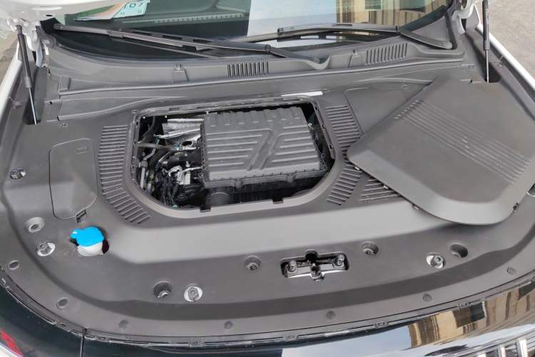 Used JETOUR X90 C-DM 2025 Luxury Edition 7-Seater Engine Bay