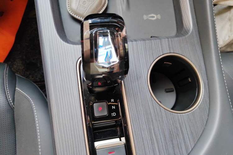 Used JETOUR X90 C-DM 2025 Luxury Edition 7-Seater Gear Lever