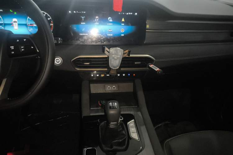 Used JETOUR X90 PLUS 2024 1.6TD Manual Yangfang PRO 7-Seater Audio And AC Panel