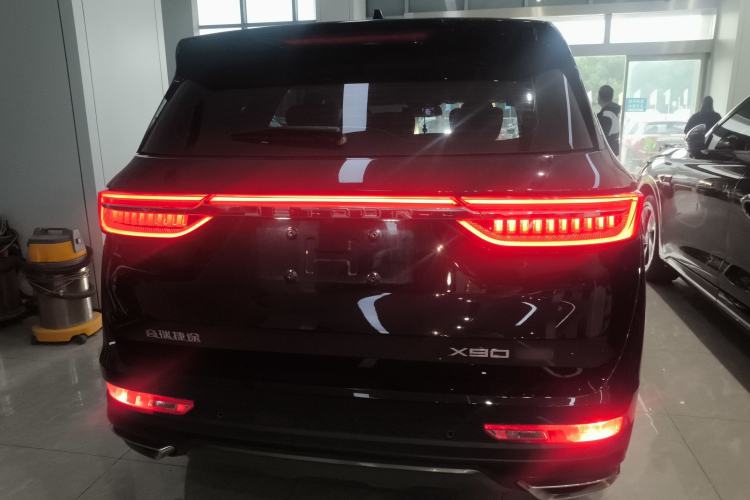 Used JETOUR X90 PLUS 2024 1.6TD Manual Yangfang PRO 7-Seater Rear
