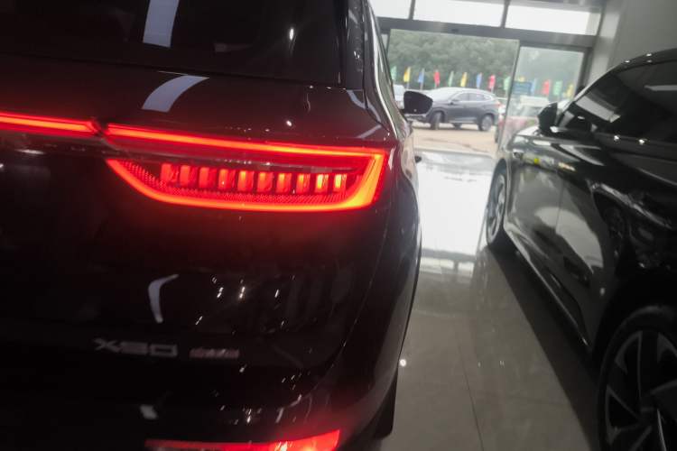 Used JETOUR X90 PLUS 2024 1.6TD Manual Yangfang PRO 7-Seater Right Rear Taillight
