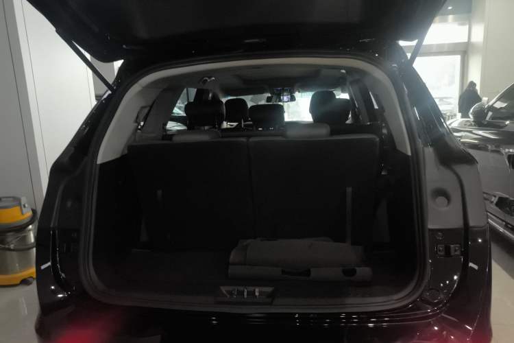 Used JETOUR X90 PLUS 2024 1.6TD Manual Yangfang PRO 7-Seater Trunk