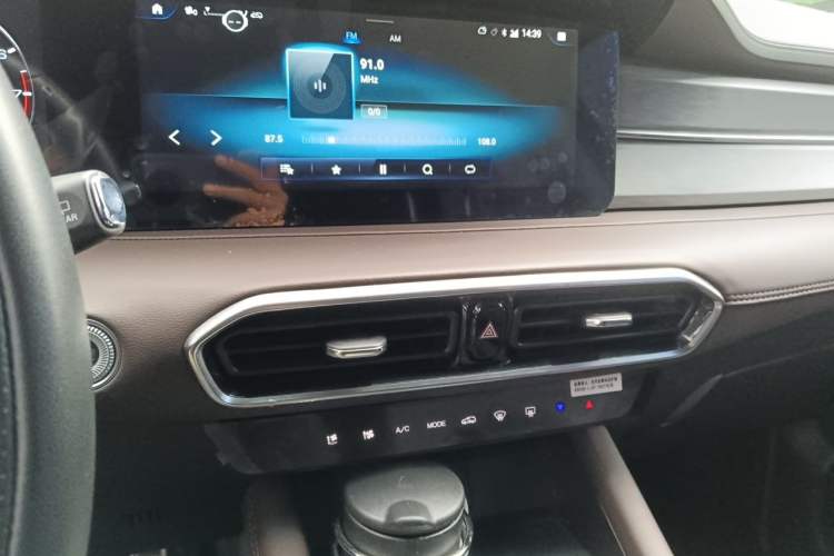 Used JETOUR X90 PLUS 2021 1.6TD DCT Villa 7-Seater Audio And AC Panel